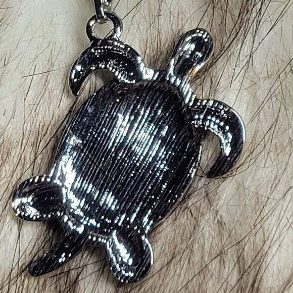 Abalone Shell Turtle Necklace - Picture 3 of 6